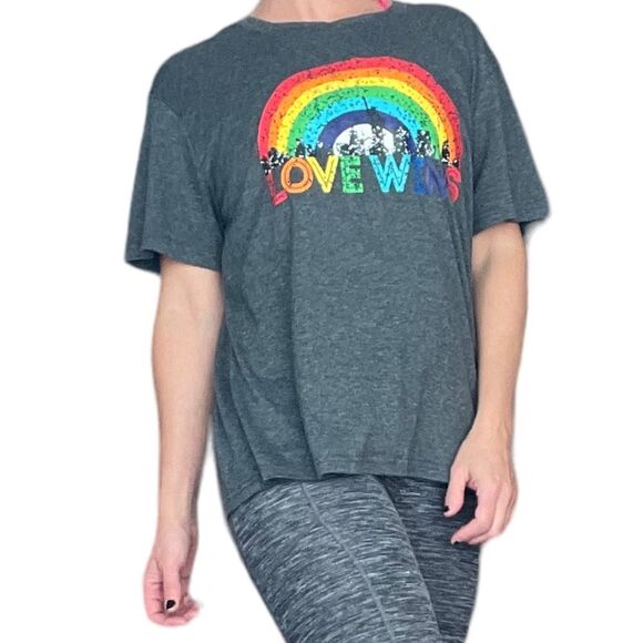 Love Wins Womens Rainbow Pride LGBTQ Tee Shirt Size Large - Picture 3 of 8